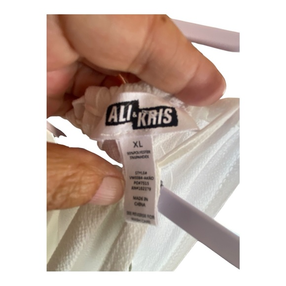 Ali & Kris Elegant Cream Slip - Picture 4 of 5